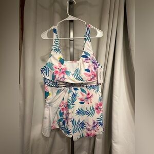 NWTAG Tropical White Floral “ FitForAll” Shelf Bra Tankini Top